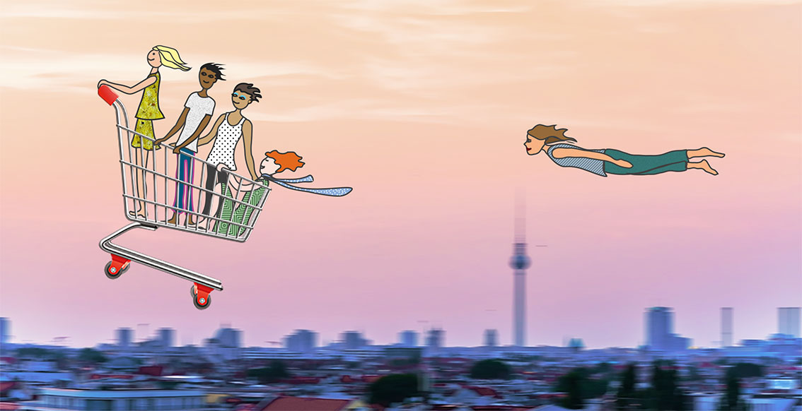 Vier gezeichnete Personen fliegen in einem Einkaufswagen am rosa Abendhimmel über Berlin entlang